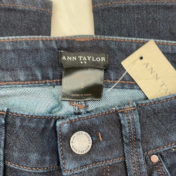 NWT Ann Taylor Mod Straight Mid Rise Dark Wash Jeans Sz 2 - Picture 2 of 5
